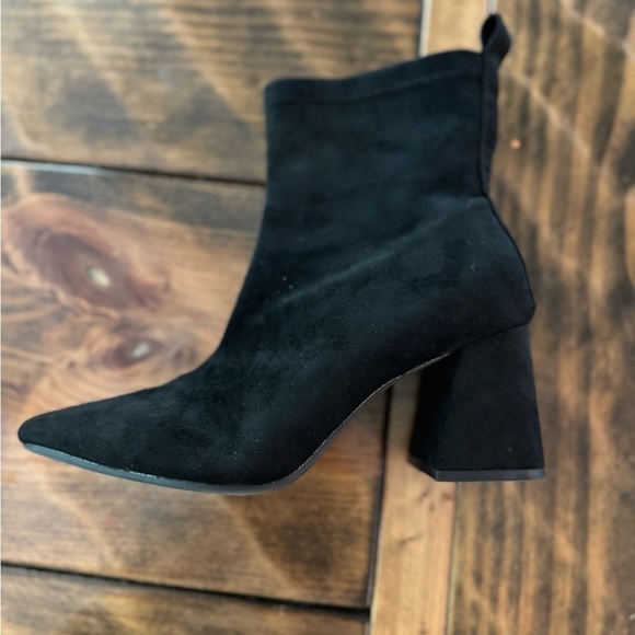 Cuccoo Minimalist Chunky Bootie Suede Black size 6 (EU36) block heel - Picture 1 of 8